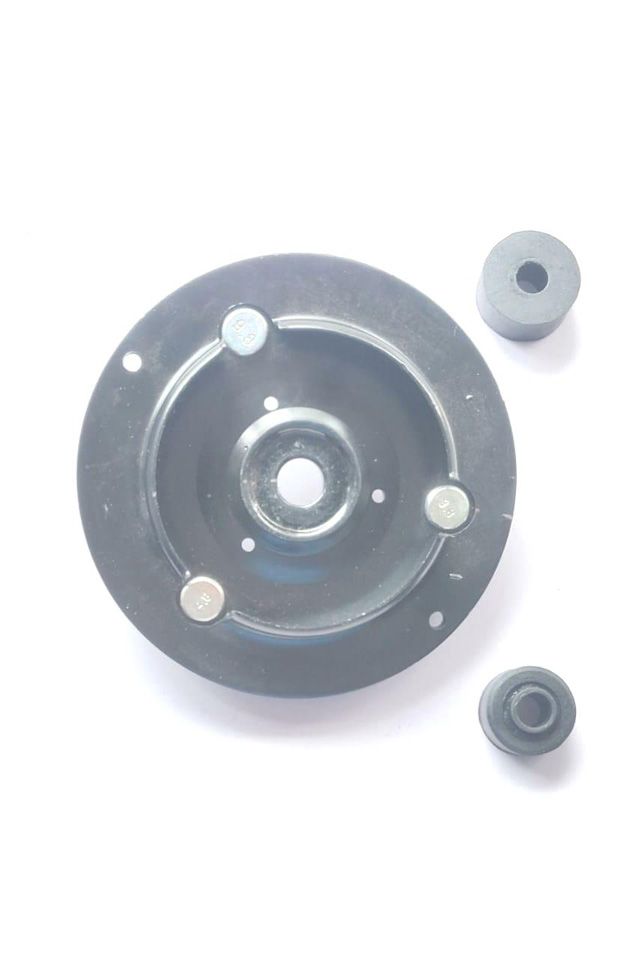 Front Stud Strut Mount With Bushes For Toyota Innova